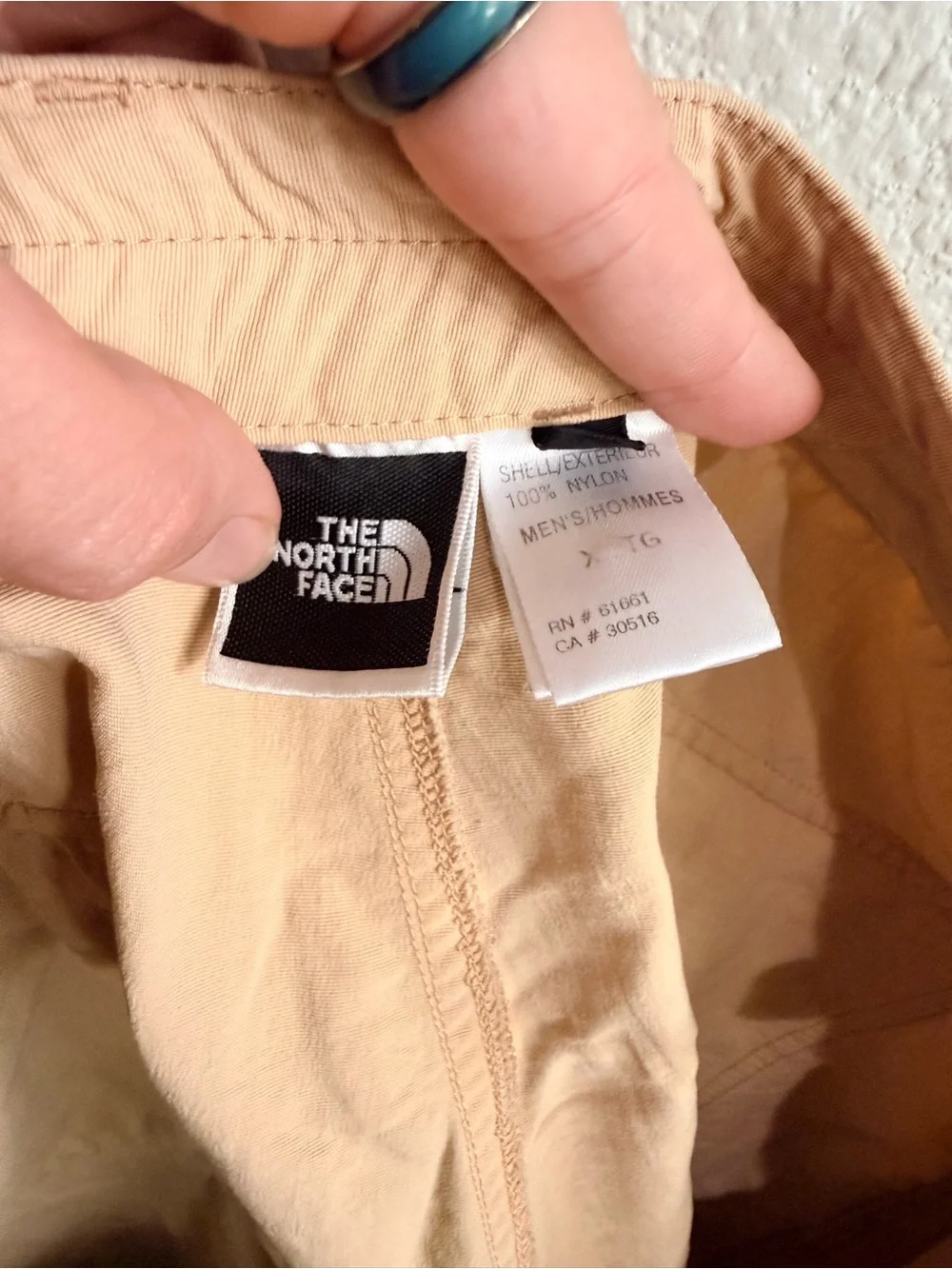 The North Face Men's Beige Cargo convertible Pants vent, zip leg into shorts XL
